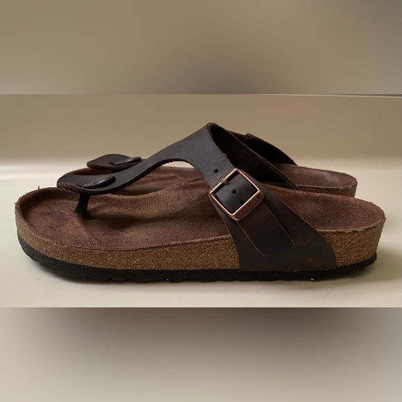 Birkenstock flip flops size 38 (7-7.5) in brown - Picture 2 of 6